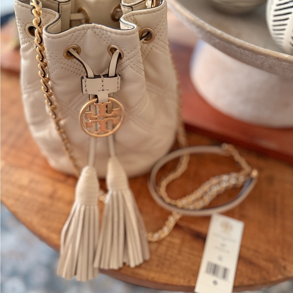 Tory Burch Cream Quilted Mini Bag with Gold Chain - Picture 6 of 6